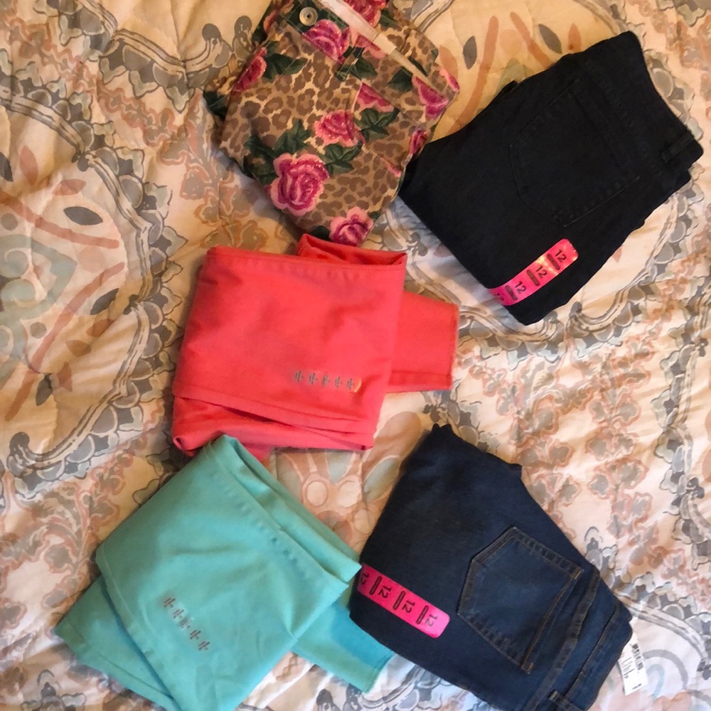 bundle of 5 pairs of colored jeans.